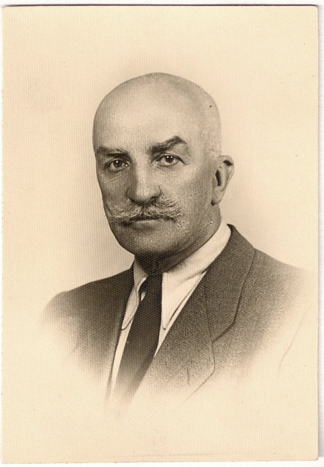 Директор державних лісів Волині та його родина на фото 1930-х років