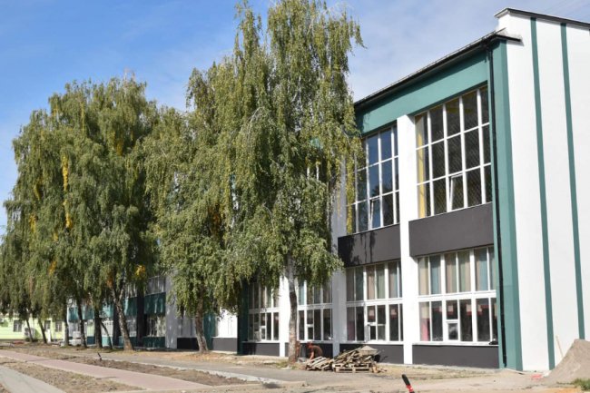 Показали, який вигляд має гімназія №4 у Луцьку після капремонту фасаду. ФОТО