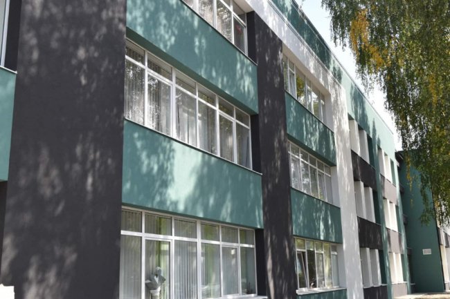 Показали, який вигляд має гімназія №4 у Луцьку після капремонту фасаду. ФОТО