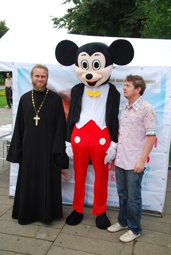 У Луцьку відомий телеведучий і кавеенщик пропагував тверезе життя. ФОТО