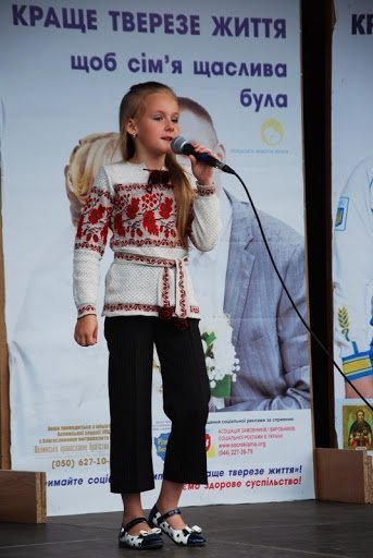 У Луцьку відомий телеведучий і кавеенщик пропагував тверезе життя. ФОТО