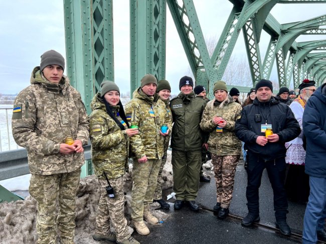 На Волині на кордоні зустріли Вифлеємський вогонь миру