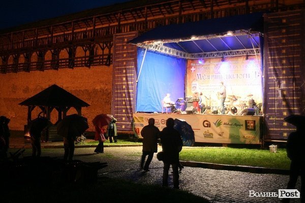 У Луцьку дощ відлякав відвідувачів джаз-фесту. ФОТО