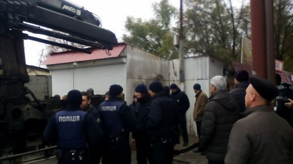 Луцькі муніципали провели демонтаж «на біс»