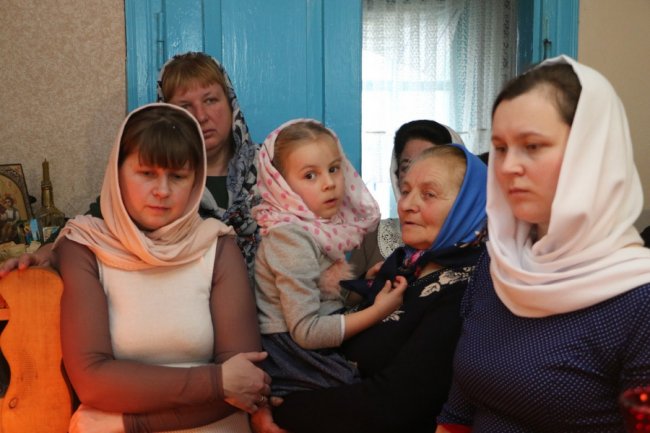 Прихильники УПЦ (МП) на Волині відправили святкову службу у священика вдома. ФОТО