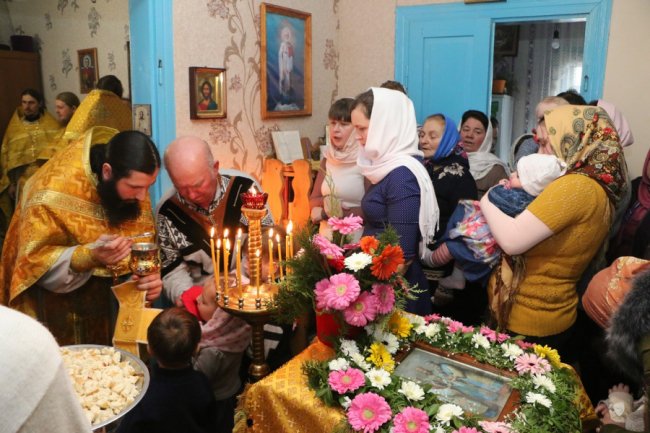 Прихильники УПЦ (МП) на Волині відправили святкову службу у священика вдома. ФОТО