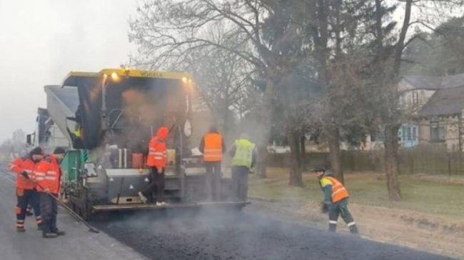 На Волині частково обмежили рух: ремонтують 13 кілометрів дороги