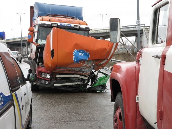 Поблизу Києва зіткнулися 4 автівки: 2 загиблих