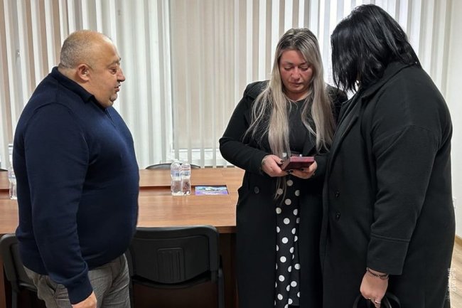 На Волині сім'ям загиблих нацгвардійців вручили посмертні нагороди рідних. ФОТО