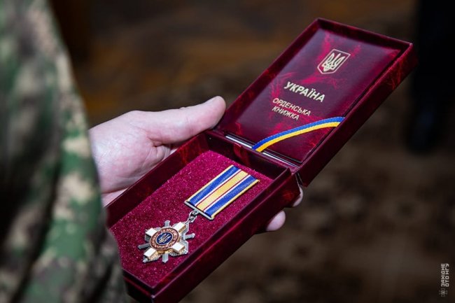 На Волині сім'ям загиблих нацгвардійців вручили посмертні нагороди рідних. ФОТО