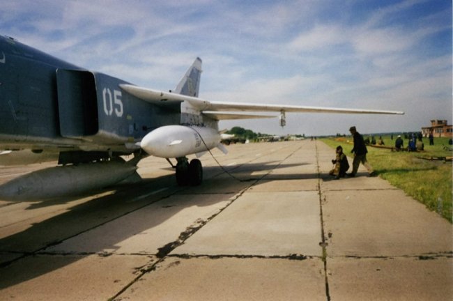 Останні фронтові бомбардувальники Су-24 у Луцьку. ФОТО