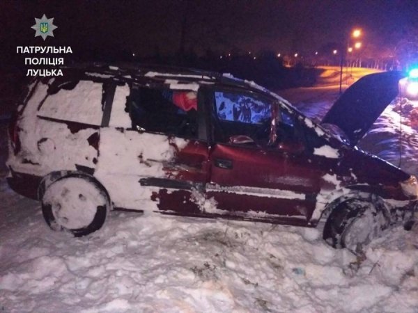 Під Луцьком авто збило електроопору