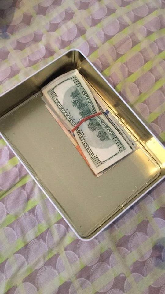 Опублікували фото затримання податківця-хабарника