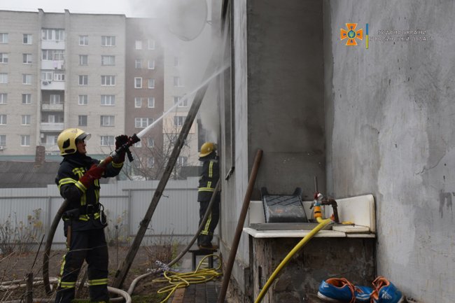 У Луцьку на вулиці Гнатюка горів житловий будинок. ФОТО