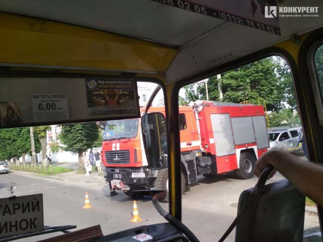 Аварія у  Луцьку – Mercedes не пропустив пожежну машину. ФОТО