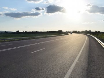 Повідомили, хто в Україні зможе безкоштовно їздити платними дорогами. ПЕРЕЛІК