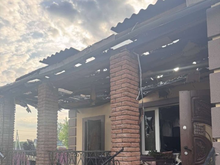 Від удару блискавки на Волині у військовослужбовця згорів будинок: потрібна допомога