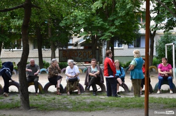 З будинку, що обвалився, виселяють людей