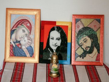 Волинський боєць продає ікону задля допомоги дітям загиблої волонтерки Яни Червоної 