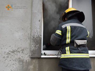 У Луцьку на вулиці Гнатюка горів житловий будинок. ФОТО