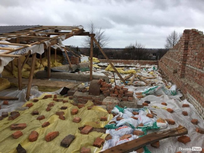 У школі на Волині під час буревію зірвало дах. ФОТО