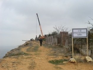У Криму підірвали скелю, яка могла обвались на відпочивальників. ФОТО
