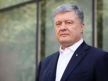 «Експерти підтвердили ідентичність голосу Романа Труби на записах, що доводить політичний характер переслідувань Порошенка», – адвокат