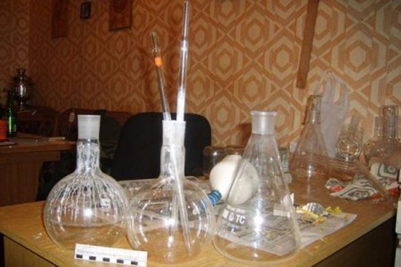 У Рівному затримали обладнаний нарколабораторією автомобіль. ФОТО