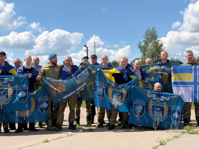 В Україну з російського полону повернулись 185 військових та один цивільний