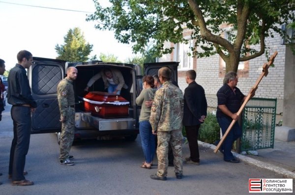 У Луцьк привезли тіло добровольця. ФОТО