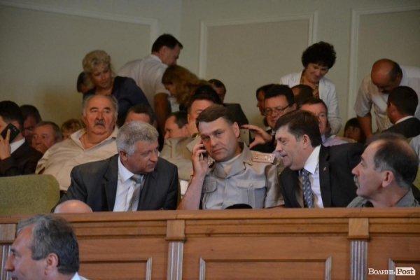 На предствення прийшли силовики - начальник СБУ області Володимир Мельникович та очільник волинської міліції Петро Шпига