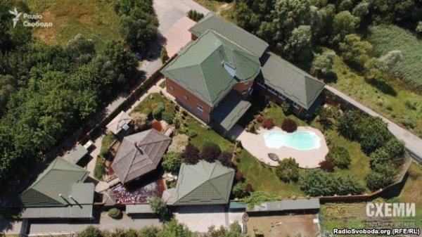 Маєток в селі Забір’я під Києвом, який екс-генпрокурор Віктор Шокін подарував своїй малолітній доньці Вероніці-Анастасії Гриневич