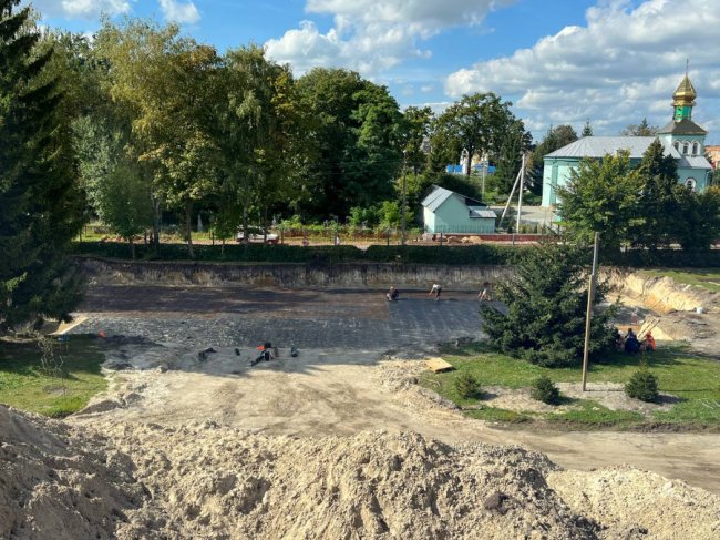 У місті на Волині будують захисне укриття для 800 учнів