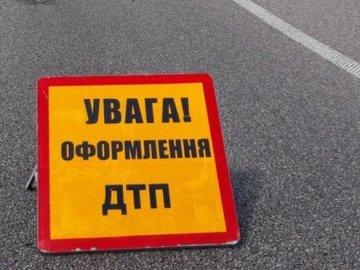 Під Луцьком в подвійній  аварії травмувалась 6-річна дитина