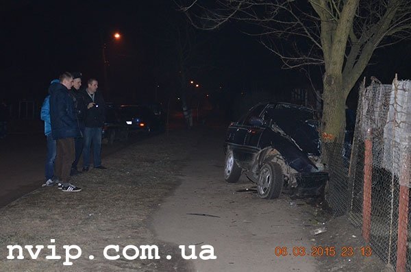 Аварія на Волині: авто з неповнолітніми в'їхало в дерево. ФОТО