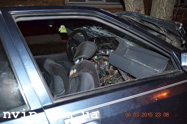 Аварія на Волині: авто з неповнолітніми в'їхало в дерево. ФОТО