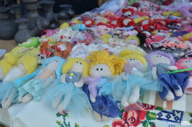 Від і до: які і за скільки сувеніри везуть з «Бандерштату». ФОТО