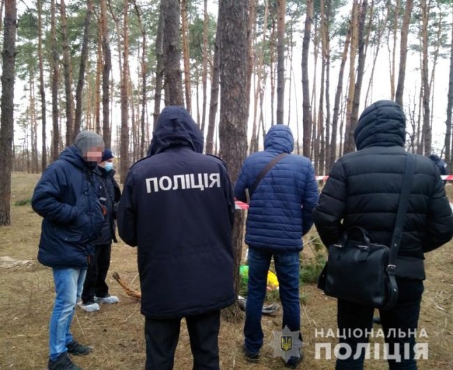 Жінка вбила немовля і викинула пакет з тілом у лісі. ВІДЕО