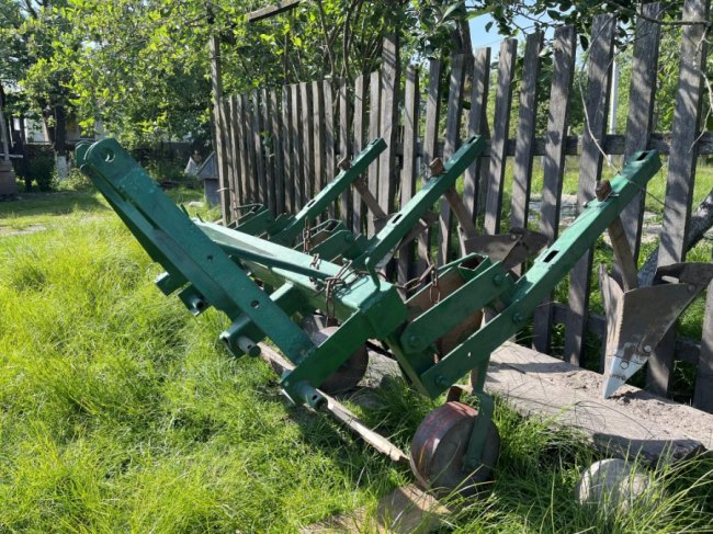 Умілець з Волині за три місяці спроектував та зібрав трактор і створює сільгоспреманент. ФОТО