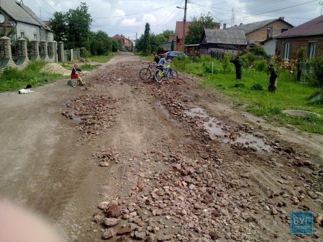 Волиняни погрожують перекрити трасу через незаасфальтовану вулицю. ФОТО, ВІДЕО