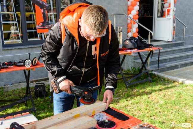 Зі знижками, акціями і розіграшем: у Луцьку – святкове відкриття фірмового магазину інструментів «Dnipro М». ФОТО* 