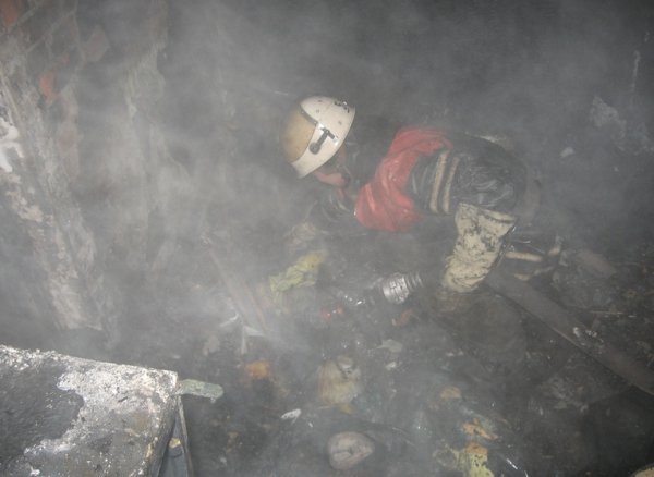 Бомж курив у підвалі й підпалив увесь будинок. ФОТО