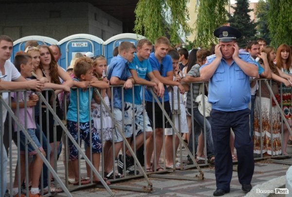 Подивитися на Дзідзьо прийшли сотні лучан. ФОТО