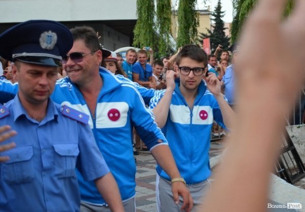 Подивитися на Дзідзьо прийшли сотні лучан. ФОТО