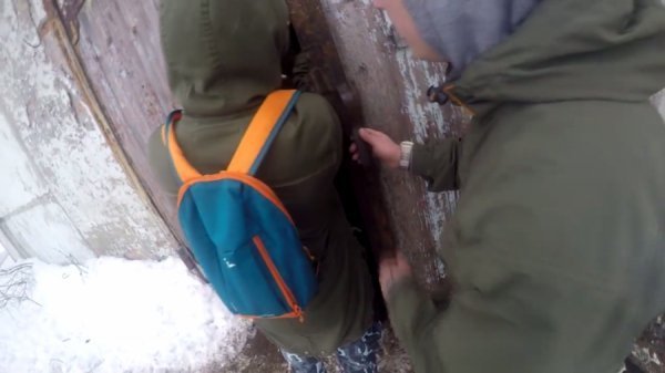 Підлітки влаштували екскурсію закинутим заводом у Нововолинську