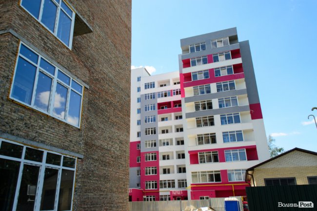 Будівництво триває: як у Луцьку «розростається» яскравий ЖК «Caramel Residence». ФОТО*