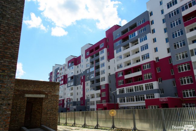 Будівництво триває: як у Луцьку «розростається» яскравий ЖК «Caramel Residence». ФОТО*