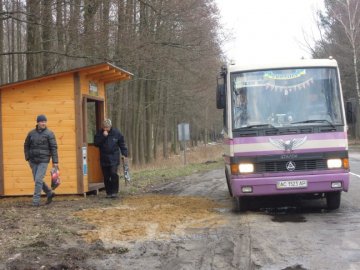 На Волині лісівники встановили дві автобусні зупинки. ФОТО