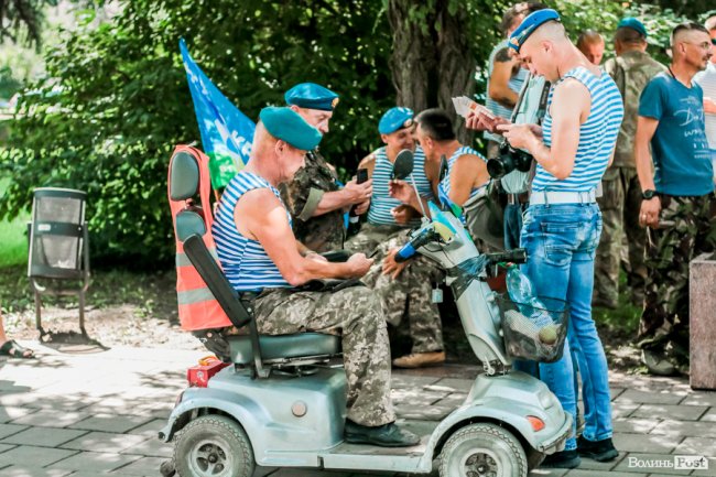 У Луцьку вшанували десантників. ФОТО