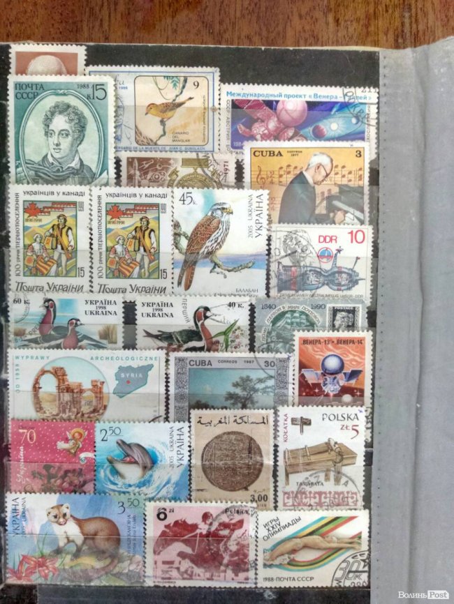 Сотні давніх марок і десятки старовинних монет: луцький колекціонер розповів про своє захоплення. ФОТО